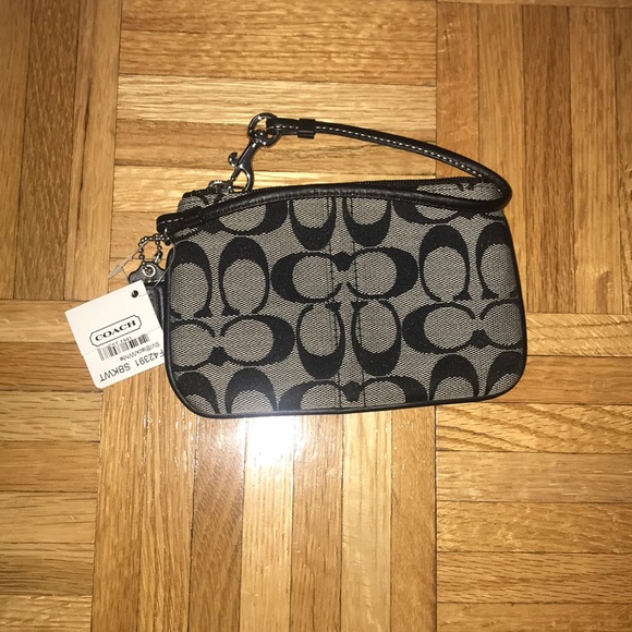 Coach Handbags - Coach wristlet